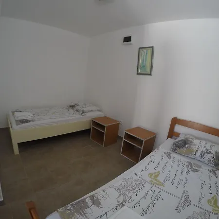 Andela 2 * פטרצ'אנה